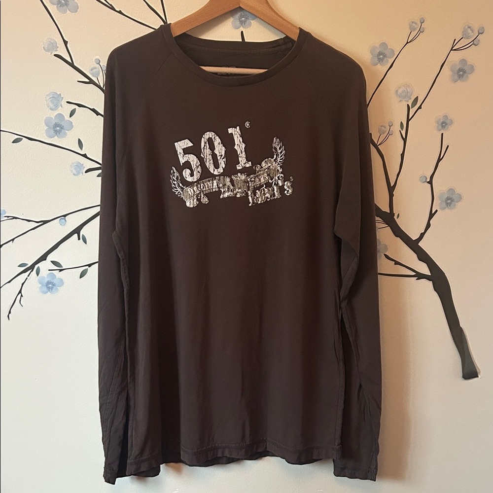 Levi’s VGUC brown long sleeved graphic TShirt